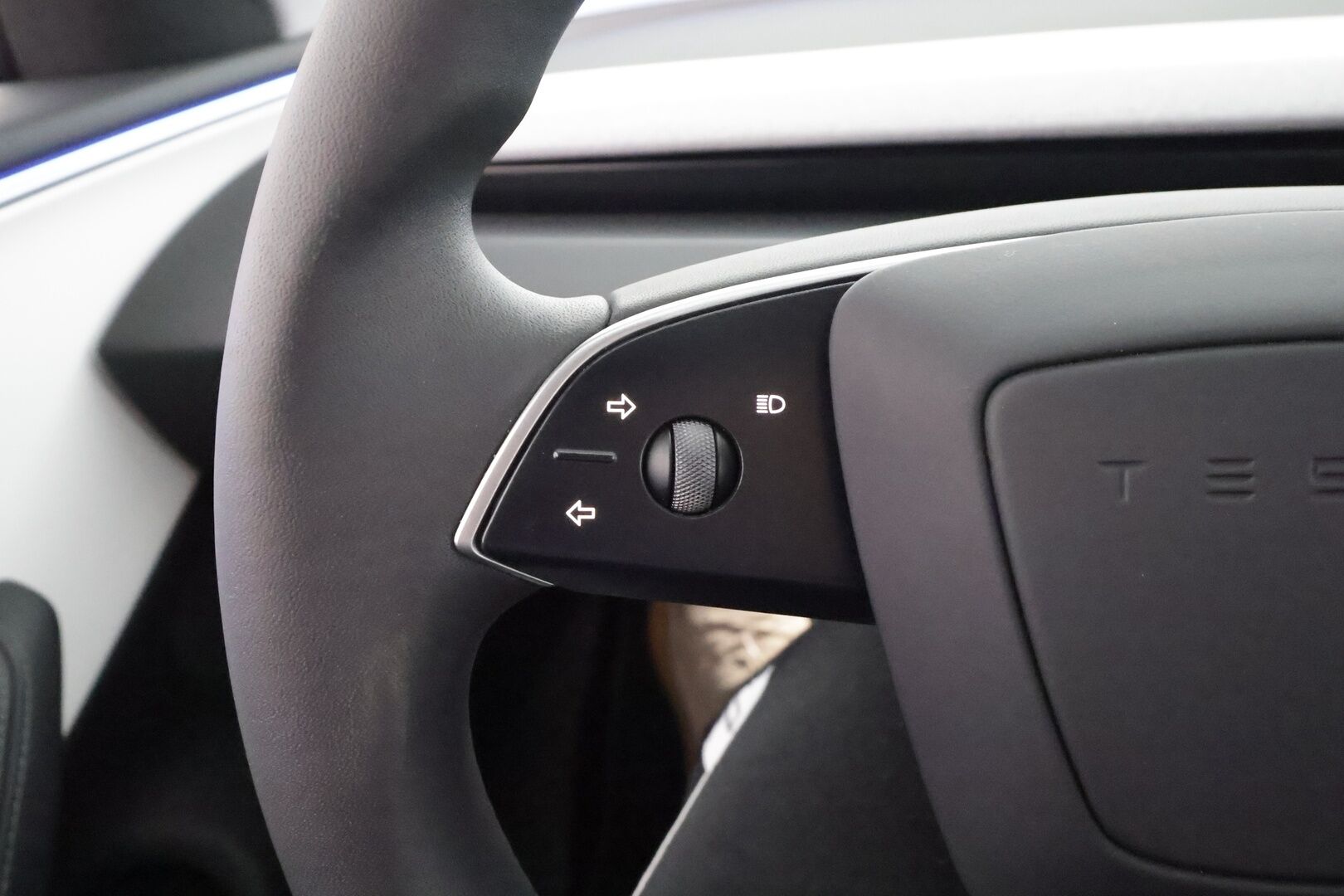 Tesla Model 3 2024 Long Range * Koukku / ILP / ACC / Lasikatto / Matrix-LED / P.Kamera / Ilmastoitu Muistipenkki / Premium Audio * - Suomi-auto / Kahdet renkaat aluvanteilla