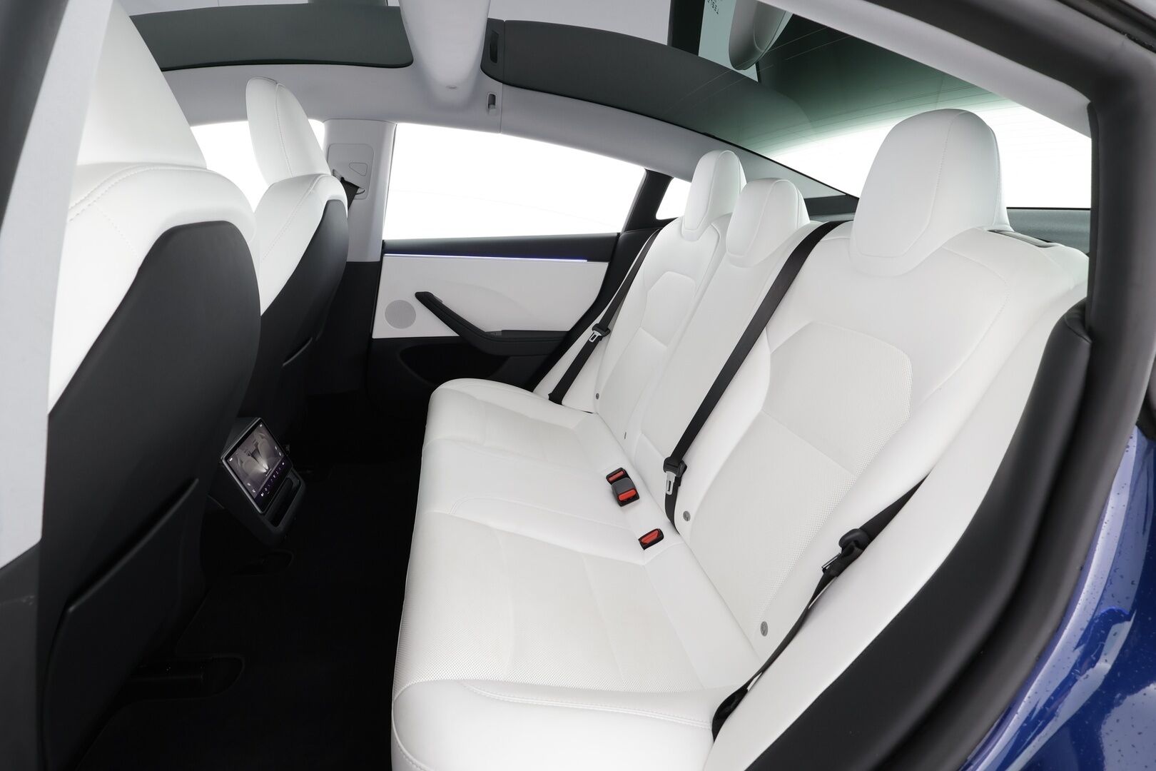 Tesla Model 3 2024 Long Range * Koukku / ILP / ACC / Lasikatto / Matrix-LED / P.Kamera / Ilmastoitu Muistipenkki / Premium Audio * - Suomi-auto / Kahdet renkaat aluvanteilla