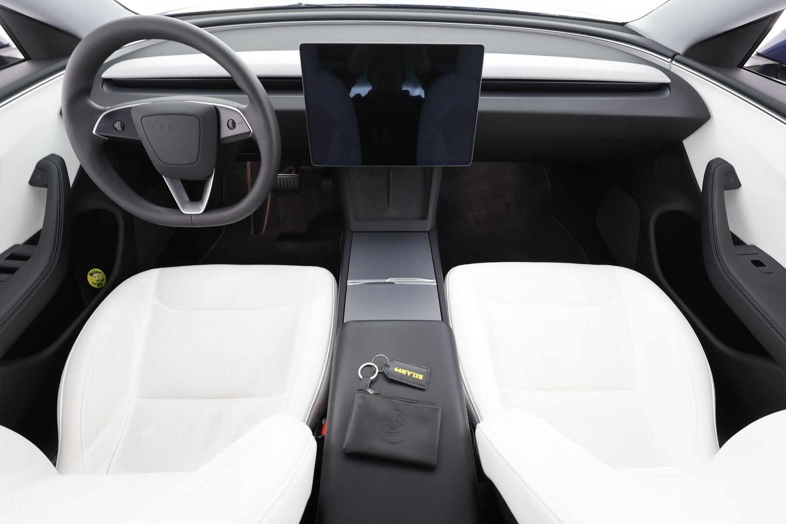 Tesla Model 3 2024 Long Range * Koukku / ILP / ACC / Lasikatto / Matrix-LED / P.Kamera / Ilmastoitu Muistipenkki / Premium Audio * - Suomi-auto / Kahdet renkaat aluvanteilla