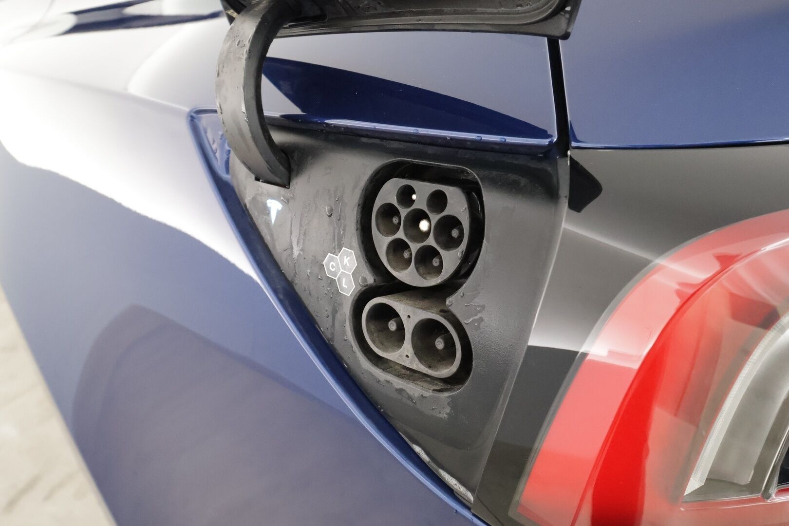 Tesla Model 3 2024 Long Range * Koukku / ILP / ACC / Lasikatto / Matrix-LED / P.Kamera / Ilmastoitu Muistipenkki / Premium Audio * - Suomi-auto / Kahdet renkaat aluvanteilla