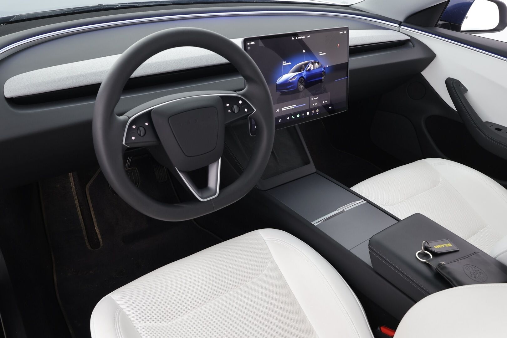 Tesla Model 3 2024 Long Range * Koukku / ILP / ACC / Lasikatto / Matrix-LED / P.Kamera / Ilmastoitu Muistipenkki / Premium Audio * - Suomi-auto / Kahdet renkaat aluvanteilla