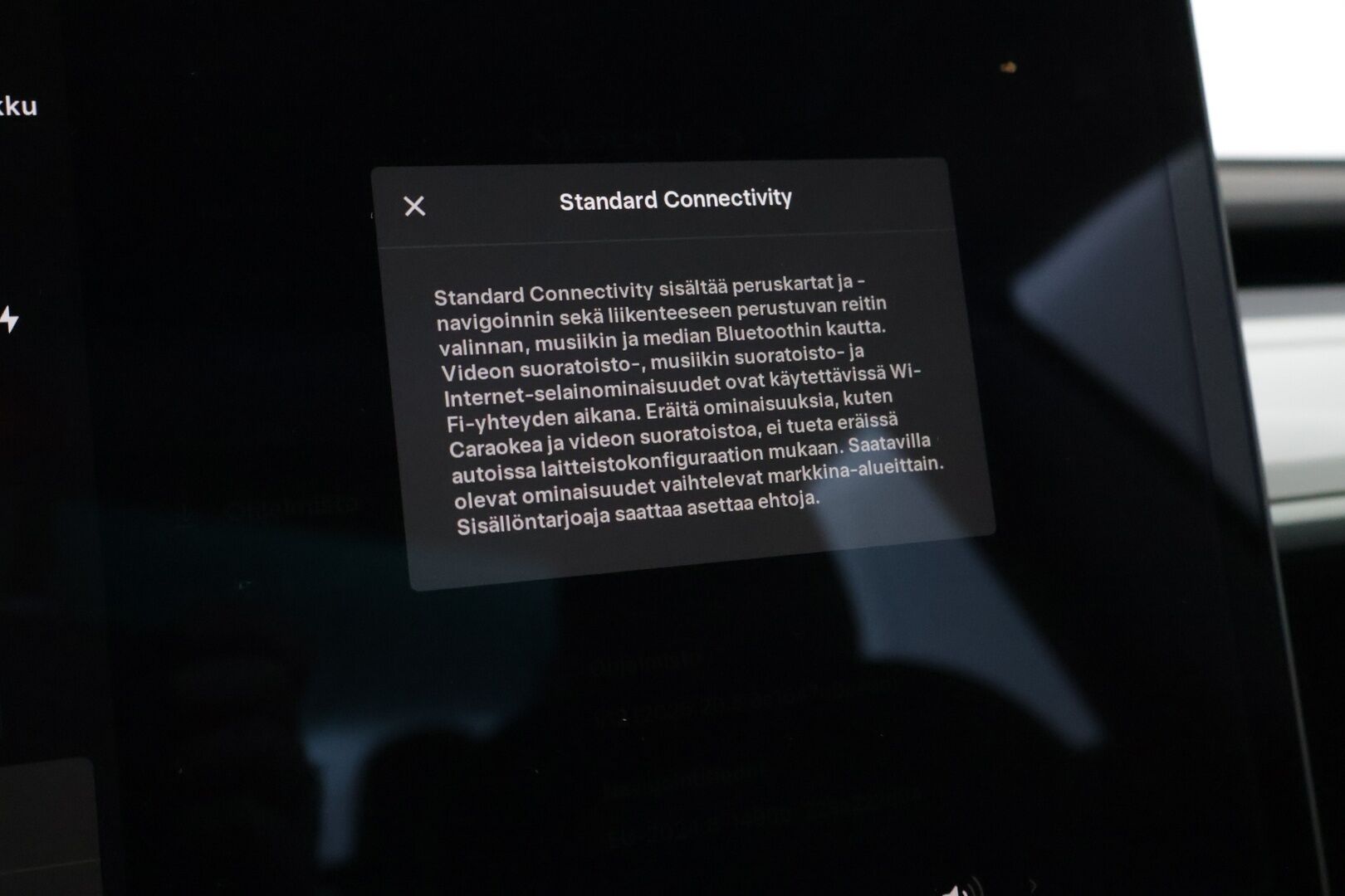 TESLA MODEL 3 2020 Standard Range Plus / Autopilot / Vetokoukku / Lasikatto / Premium Audio Sentry / Peruutuskamera - Kahdet renkaat / Takuuta jäljellä