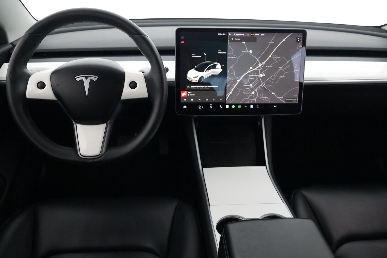TESLA MODEL 3 2020 Standard Range Plus / Autopilot / Vetokoukku / Lasikatto / Premium Audio Sentry / Peruutuskamera - Kahdet renkaat / Takuuta jäljellä