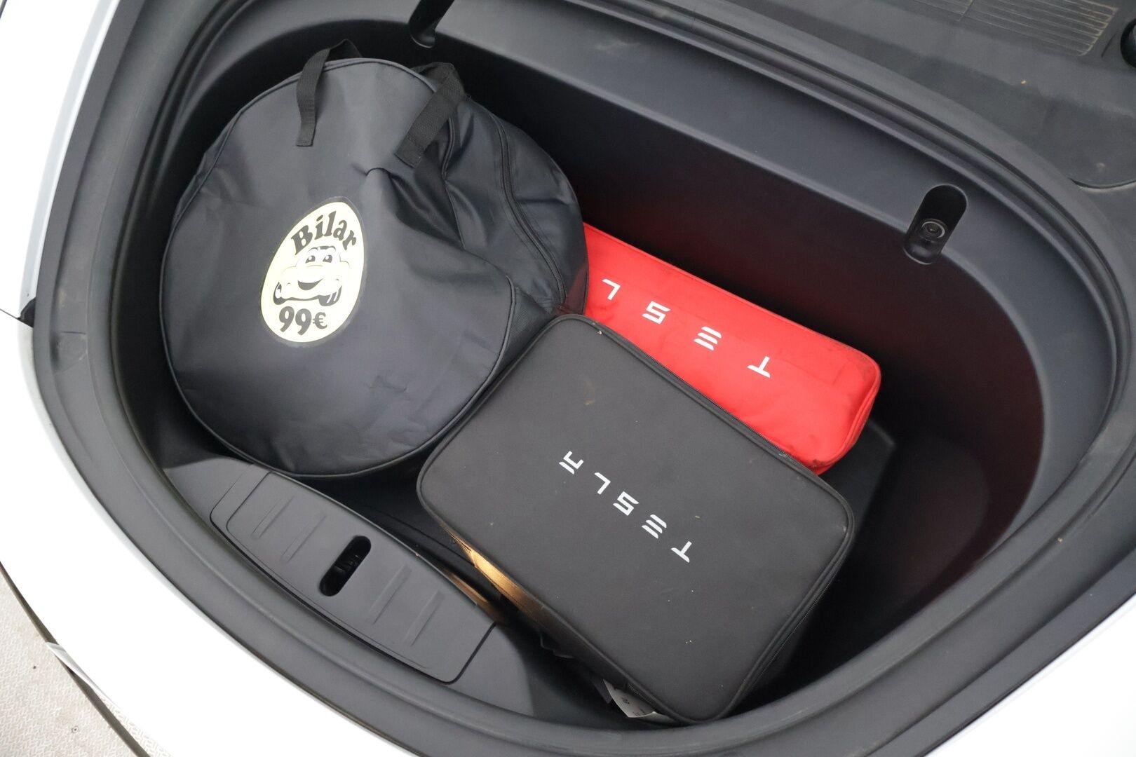 TESLA MODEL 3 2020 Standard Range Plus / Autopilot / Vetokoukku / Lasikatto / Premium Audio Sentry / Peruutuskamera - Kahdet renkaat / Takuuta jäljellä