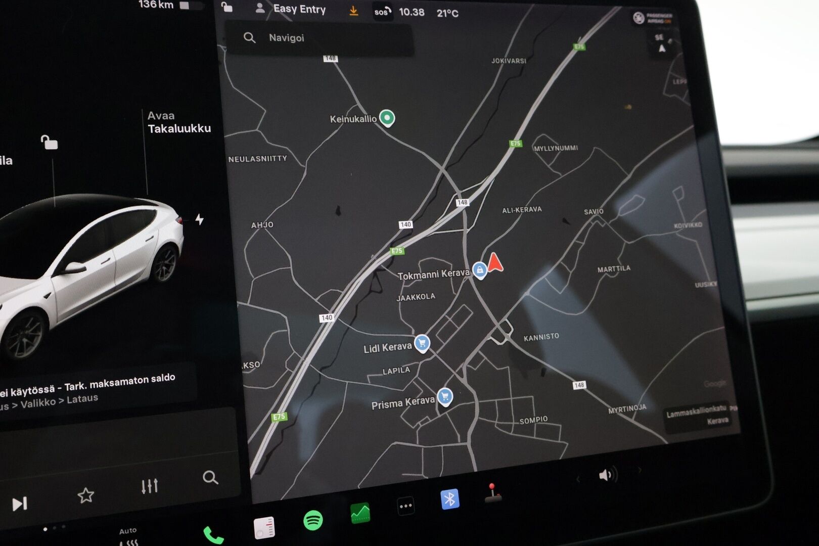 TESLA MODEL 3 2020 Standard Range Plus / Autopilot / Vetokoukku / Lasikatto / Premium Audio Sentry / Peruutuskamera - Kahdet renkaat / Takuuta jäljellä