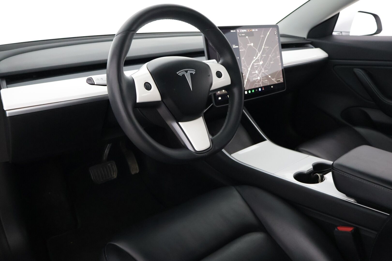 TESLA MODEL 3 2020 Standard Range Plus / Autopilot / Vetokoukku / Lasikatto / Premium Audio Sentry / Peruutuskamera - Kahdet renkaat / Takuuta jäljellä