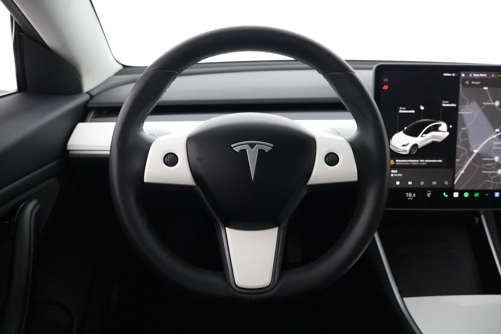 TESLA MODEL 3 2020 Standard Range Plus / Autopilot / Vetokoukku / Lasikatto / Premium Audio Sentry / Peruutuskamera - Kahdet renkaat / Takuuta jäljellä