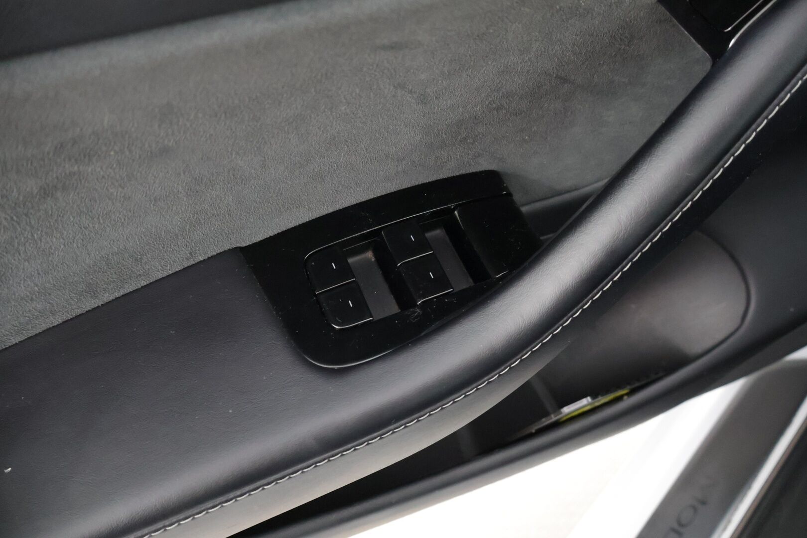 TESLA MODEL 3 2020 Standard Range Plus / Autopilot / Vetokoukku / Lasikatto / Premium Audio Sentry / Peruutuskamera - Kahdet renkaat / Takuuta jäljellä