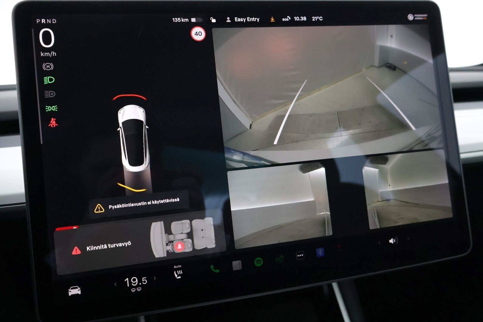 TESLA MODEL 3 2020 Standard Range Plus / Autopilot / Vetokoukku / Lasikatto / Premium Audio Sentry / Peruutuskamera - Kahdet renkaat / Takuuta jäljellä