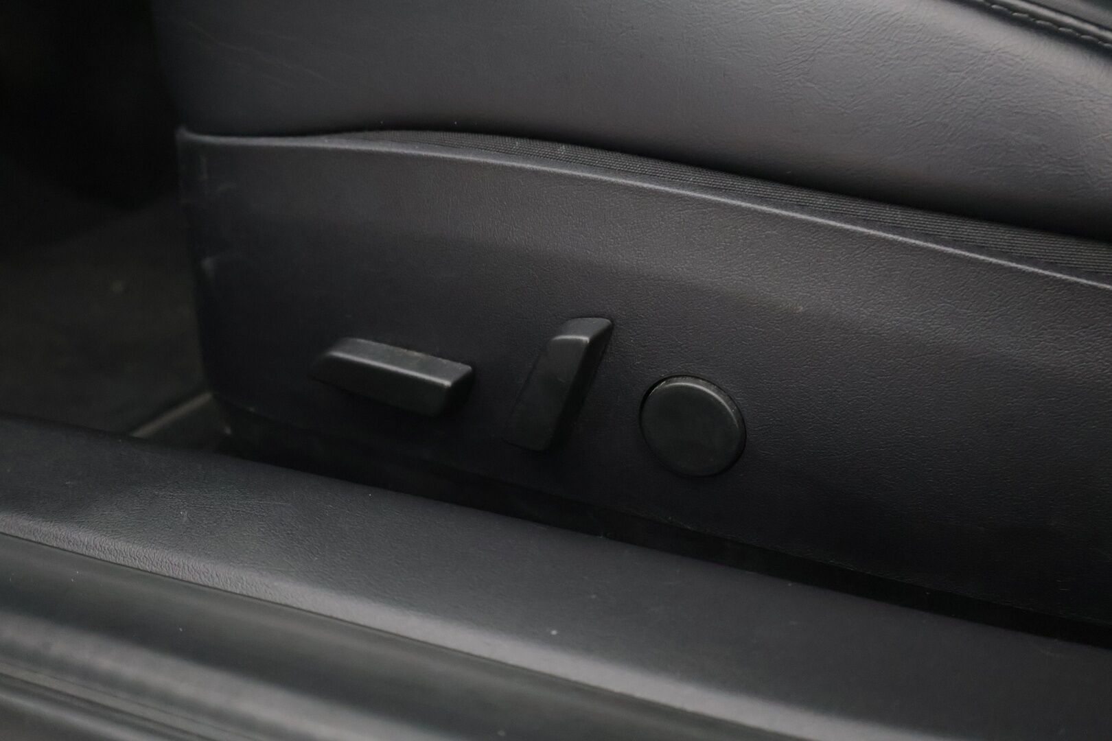 TESLA MODEL 3 2020 Standard Range Plus / Autopilot / Vetokoukku / Lasikatto / Premium Audio Sentry / Peruutuskamera - Kahdet renkaat / Takuuta jäljellä