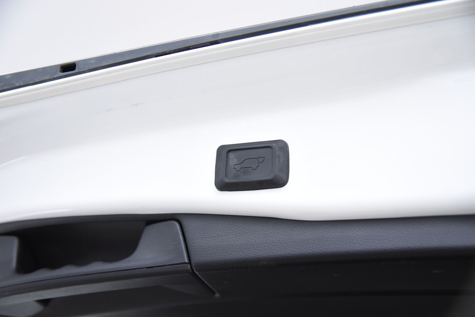 TOYOTA RAV4 2020 2.5 Hybrid Executive aut. *Adapt.Vakkari / Muistipenkki / Nahkasisusta / P.Kamera / Navi / KeylessGo / Sähköluukku* - 3,99 % KORKOTARJOUS TÄHÄN AUTOON - Huippuvarusteet / Tehokas & Luotettava tekniikka! 