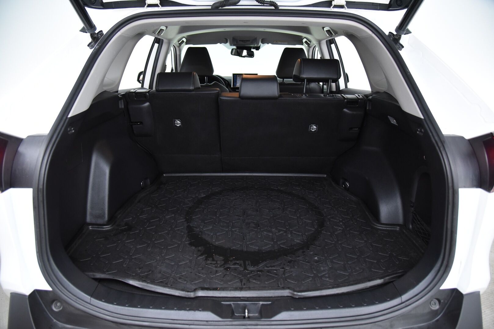 TOYOTA RAV4 2020 2.5 Hybrid Executive aut. *Adapt.Vakkari / Muistipenkki / Nahkasisusta / P.Kamera / Navi / KeylessGo / Sähköluukku* - 3,99 % KORKOTARJOUS TÄHÄN AUTOON - Huippuvarusteet / Tehokas & Luotettava tekniikka! 
