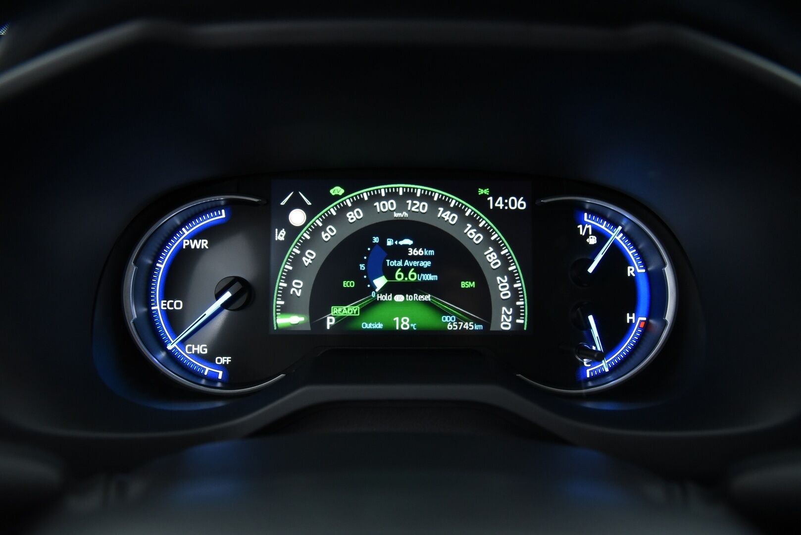 TOYOTA RAV4 2020 2.5 Hybrid Executive aut. *Adapt.Vakkari / Muistipenkki / Nahkasisusta / P.Kamera / Navi / KeylessGo / Sähköluukku* - 3,99 % KORKOTARJOUS TÄHÄN AUTOON - Huippuvarusteet / Tehokas & Luotettava tekniikka! 