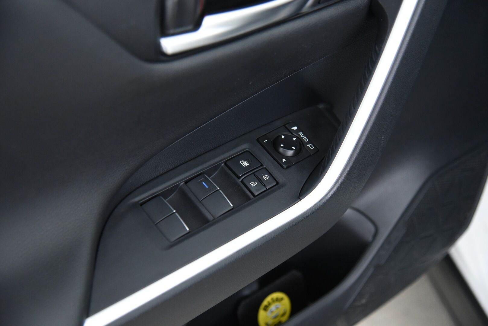 TOYOTA RAV4 2020 2.5 Hybrid Executive aut. *Adapt.Vakkari / Muistipenkki / Nahkasisusta / P.Kamera / Navi / KeylessGo / Sähköluukku* - 3,99 % KORKOTARJOUS TÄHÄN AUTOON - Huippuvarusteet / Tehokas & Luotettava tekniikka! 
