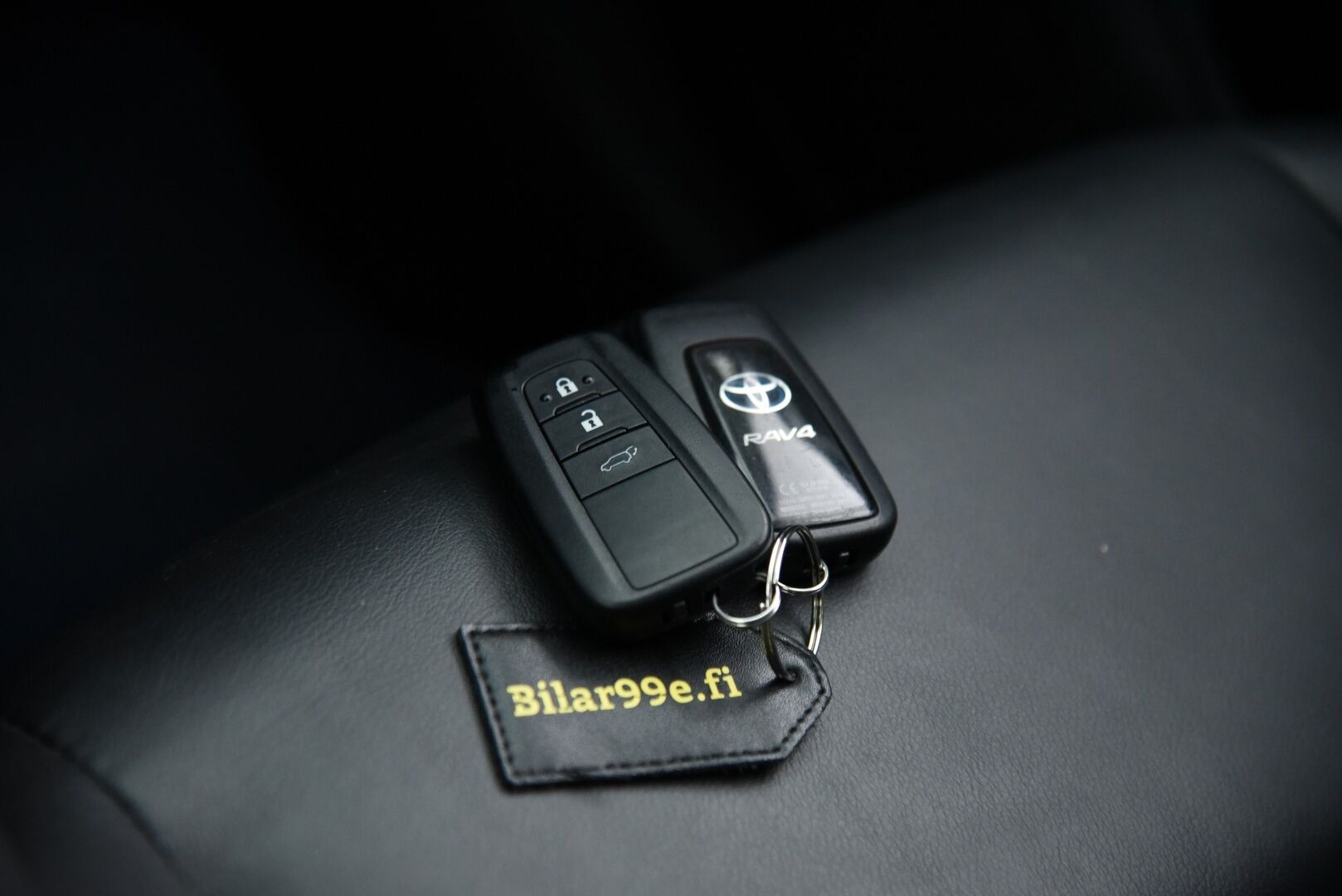 TOYOTA RAV4 2020 2.5 Hybrid Executive aut. *Adapt.Vakkari / Muistipenkki / Nahkasisusta / P.Kamera / Navi / KeylessGo / Sähköluukku* - 3,99 % KORKOTARJOUS TÄHÄN AUTOON - Huippuvarusteet / Tehokas & Luotettava tekniikka! 