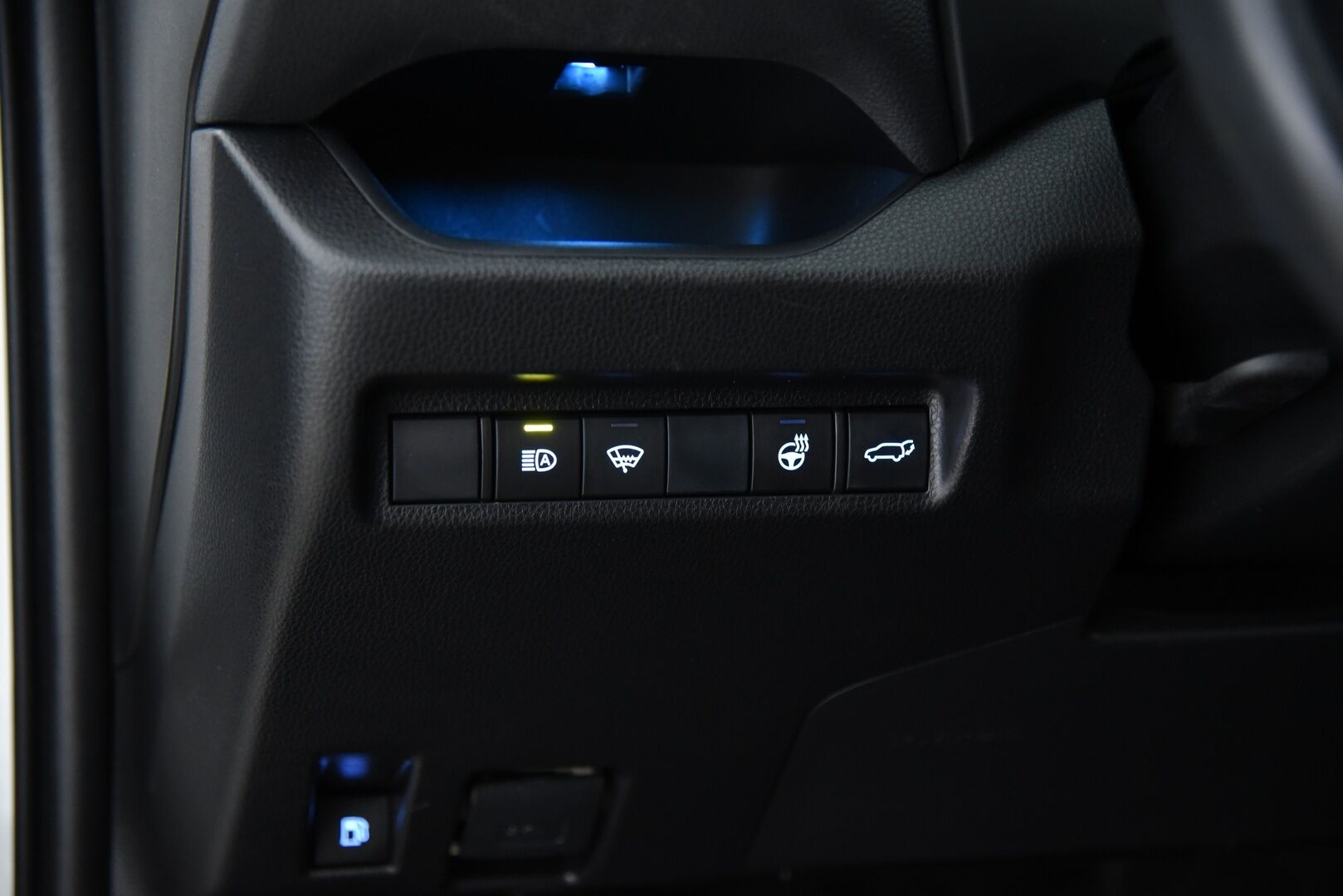 TOYOTA RAV4 2020 2.5 Hybrid Executive aut. *Adapt.Vakkari / Muistipenkki / Nahkasisusta / P.Kamera / Navi / KeylessGo / Sähköluukku* - 3,99 % KORKOTARJOUS TÄHÄN AUTOON - Huippuvarusteet / Tehokas & Luotettava tekniikka! 
