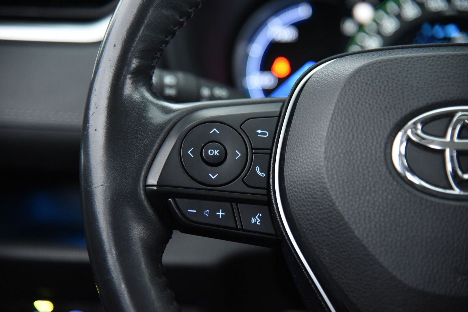 TOYOTA RAV4 2020 2.5 Hybrid Executive aut. *Adapt.Vakkari / Muistipenkki / Nahkasisusta / P.Kamera / Navi / KeylessGo / Sähköluukku* - 3,99 % KORKOTARJOUS TÄHÄN AUTOON - Huippuvarusteet / Tehokas & Luotettava tekniikka! 