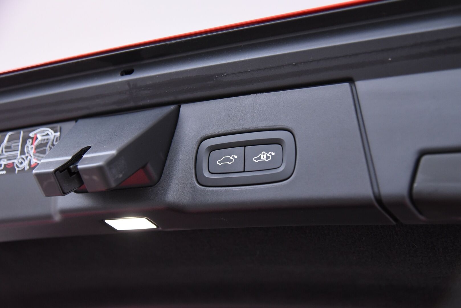 Volvo V90 2019 T8 AWD Recharge R-Desing Aut MY19 / Adapt.Vakkari / Webasto / Panorama / Harman&Kardon / 360° Kamera / HUD / BLIS / Navigointi - 3,99 % KORKOTARJOUS TÄHÄN AUTOON - Jakohihna juuri vaihdettu!