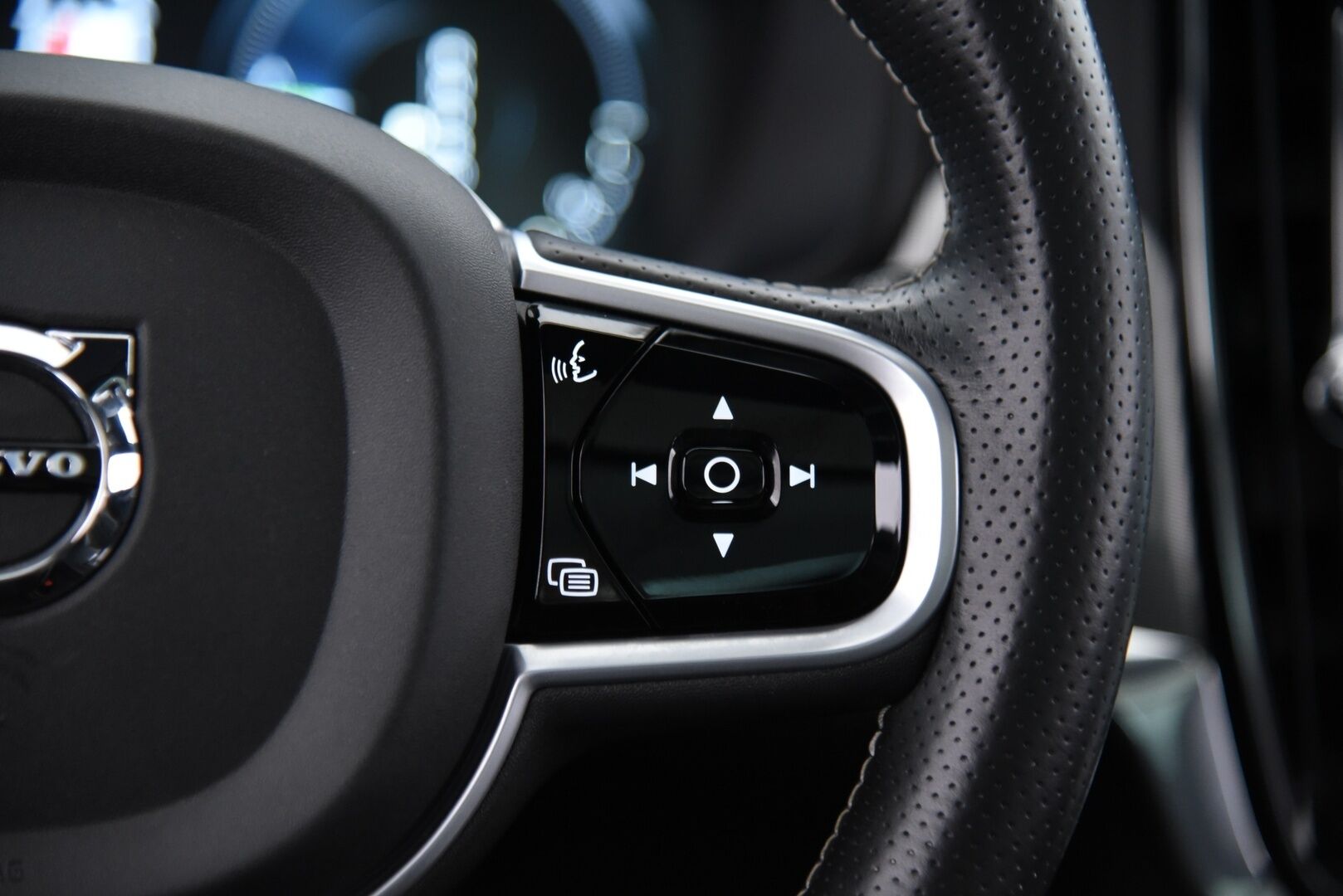 Volvo V90 2019 T8 AWD Recharge R-Desing Aut MY19 / Adapt.Vakkari / Webasto / Panorama / Harman&Kardon / 360° Kamera / HUD / BLIS / Navigointi - 3,99 % KORKOTARJOUS TÄHÄN AUTOON - Jakohihna juuri vaihdettu!