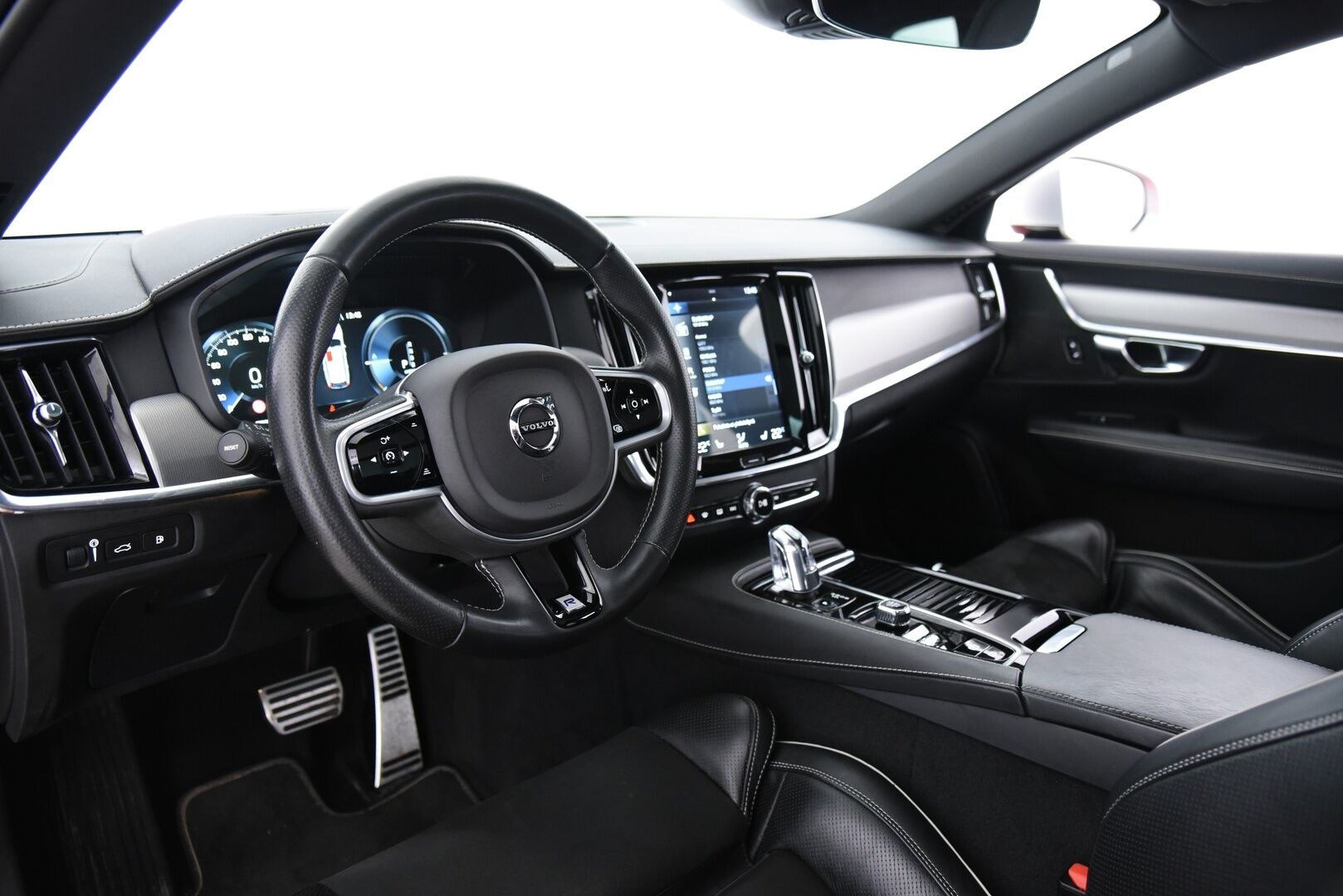 Volvo V90 2019 T8 AWD Recharge R-Desing Aut MY19 / Adapt.Vakkari / Webasto / Panorama / Harman&Kardon / 360° Kamera / HUD / BLIS / Navigointi - 3,99 % KORKOTARJOUS TÄHÄN AUTOON - Jakohihna juuri vaihdettu!