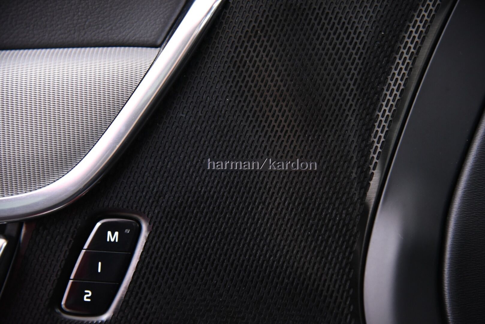 Volvo V90 2019 T8 AWD Recharge R-Desing Aut MY19 / Adapt.Vakkari / Webasto / Panorama / Harman&Kardon / 360° Kamera / HUD / BLIS / Navigointi - 3,99 % KORKOTARJOUS TÄHÄN AUTOON - Jakohihna juuri vaihdettu!