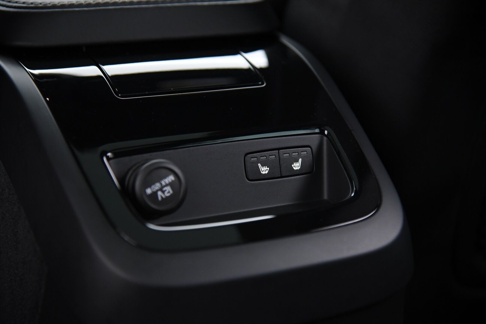 Volvo V90 2019 T8 AWD Recharge R-Desing Aut MY19 / Adapt.Vakkari / Webasto / Panorama / Harman&Kardon / 360° Kamera / HUD / BLIS / Navigointi - 3,99 % KORKOTARJOUS TÄHÄN AUTOON - Jakohihna juuri vaihdettu!