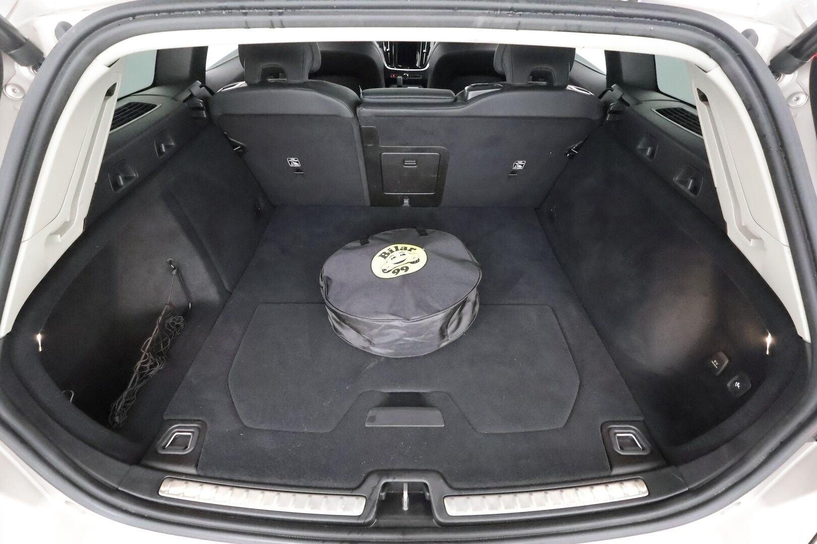 Volvo V60 2024 T6 AWD Long Range Plus Bright aut. - | ACC | Koukku | Sporttinahat muistilla | Panorama | Full-LED Active | P.kamera | BLIS | Pilot Assist | Keyless | 1-om suomiauto | 2x renkaat aluin |