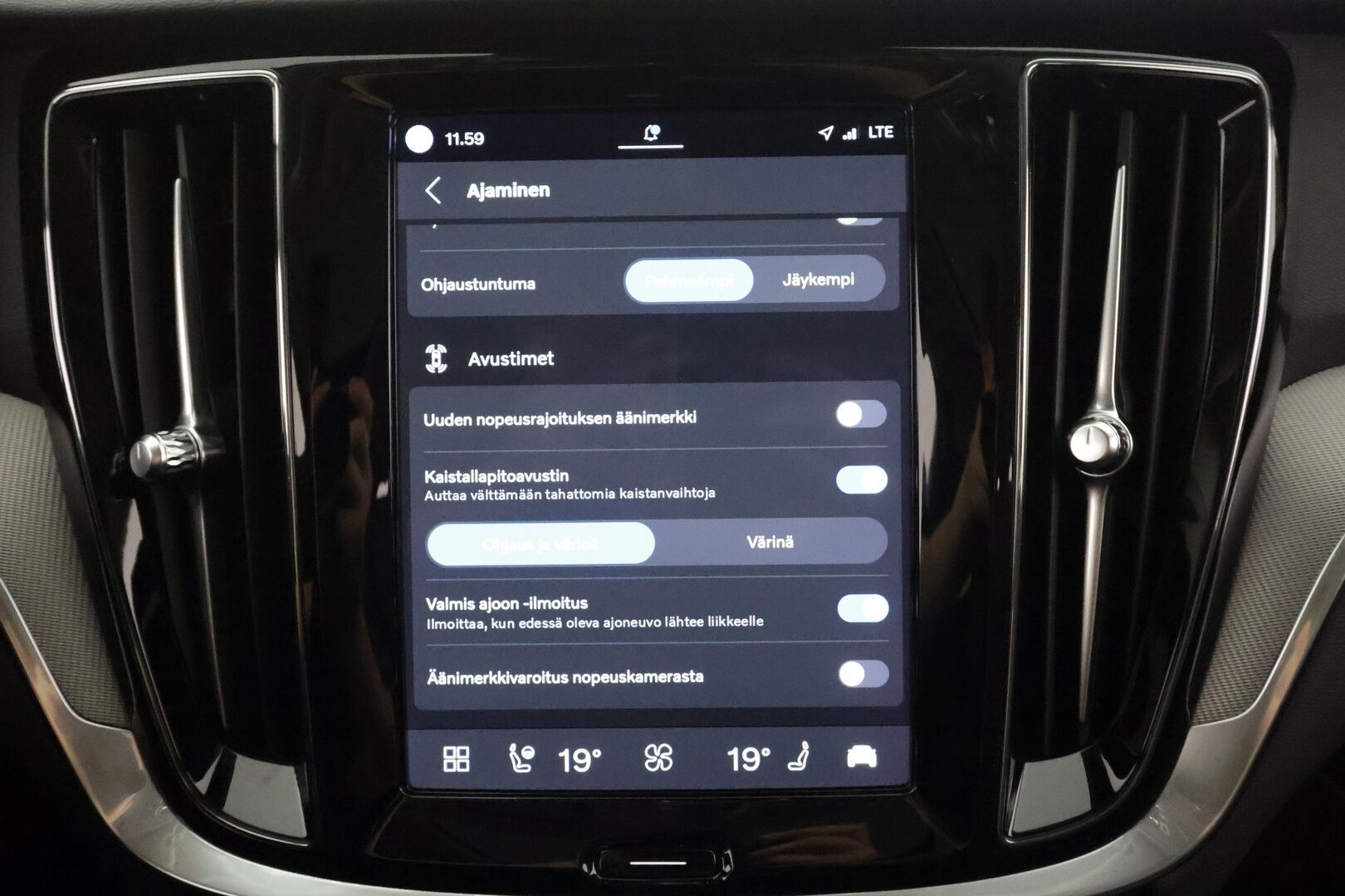 Volvo V60 2024 T6 AWD Long Range Plus Bright aut. - | ACC | Koukku | Sporttinahat muistilla | Panorama | Full-LED Active | P.kamera | BLIS | Pilot Assist | Keyless | 1-om suomiauto | 2x renkaat aluin |