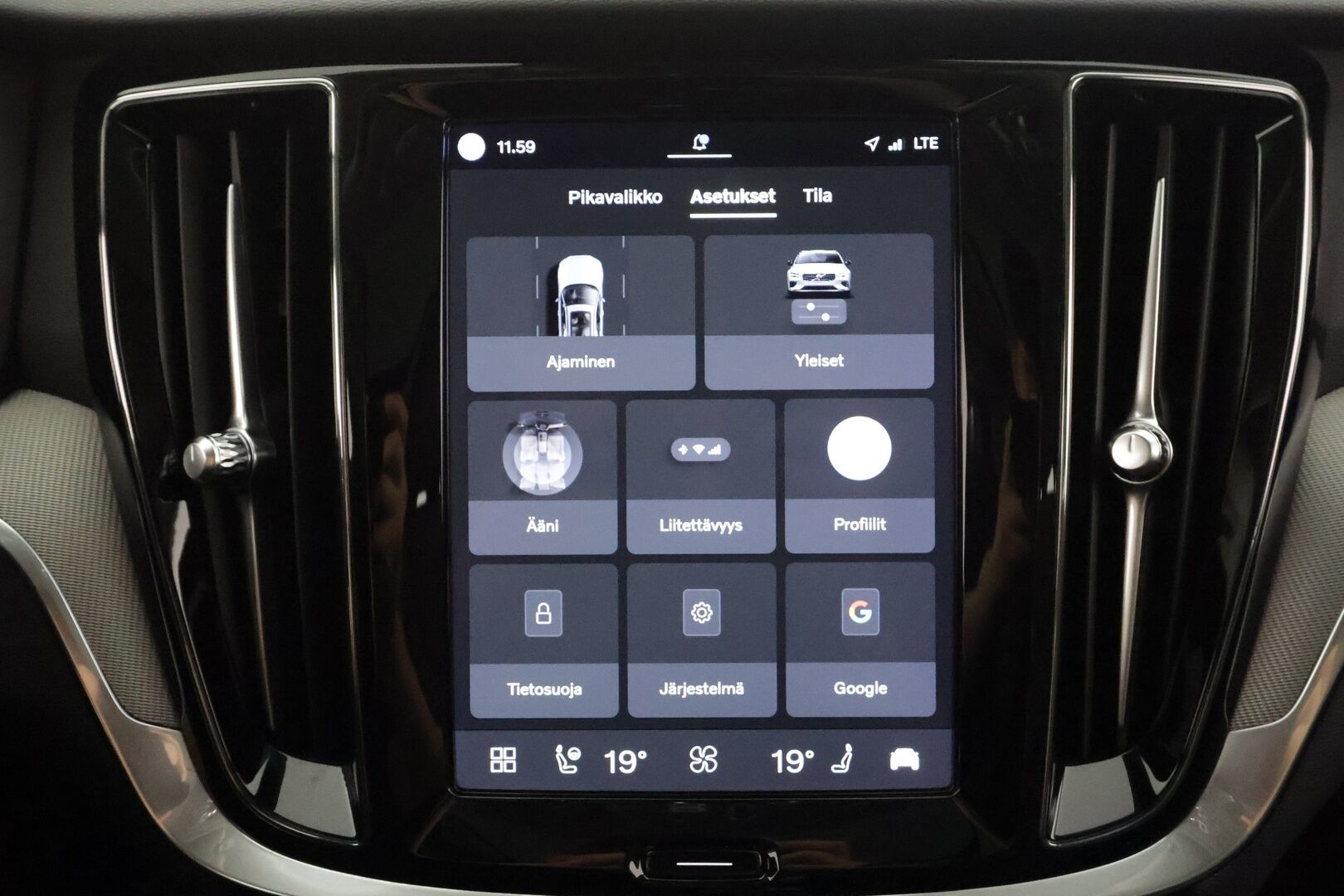 Volvo V60 2024 T6 AWD Long Range Plus Bright aut. - | ACC | Koukku | Sporttinahat muistilla | Panorama | Full-LED Active | P.kamera | BLIS | Pilot Assist | Keyless | 1-om suomiauto | 2x renkaat aluin |