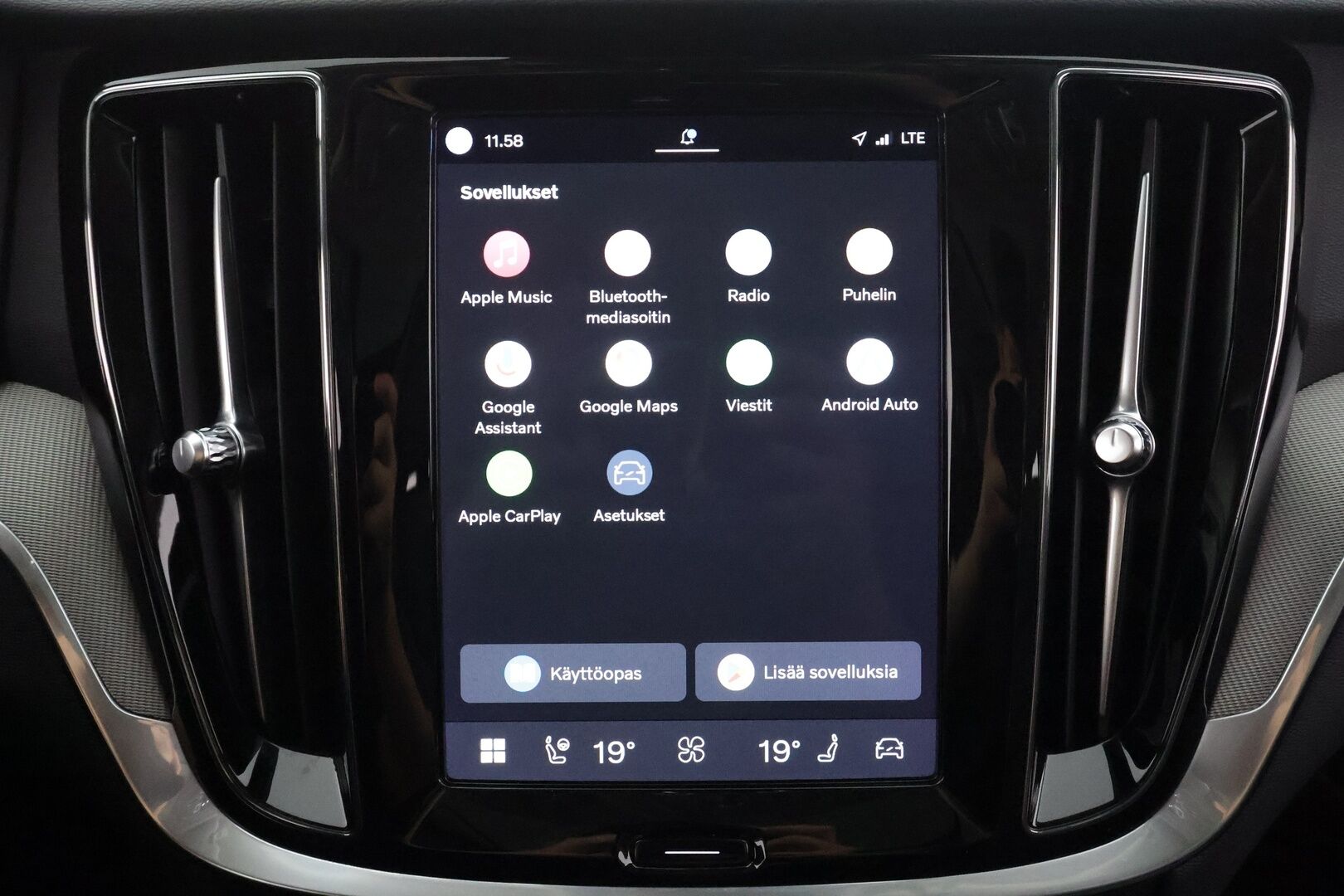 Volvo V60 2024 T6 AWD Long Range Plus Bright aut. - | ACC | Koukku | Sporttinahat muistilla | Panorama | Full-LED Active | P.kamera | BLIS | Pilot Assist | Keyless | 1-om suomiauto | 2x renkaat aluin |