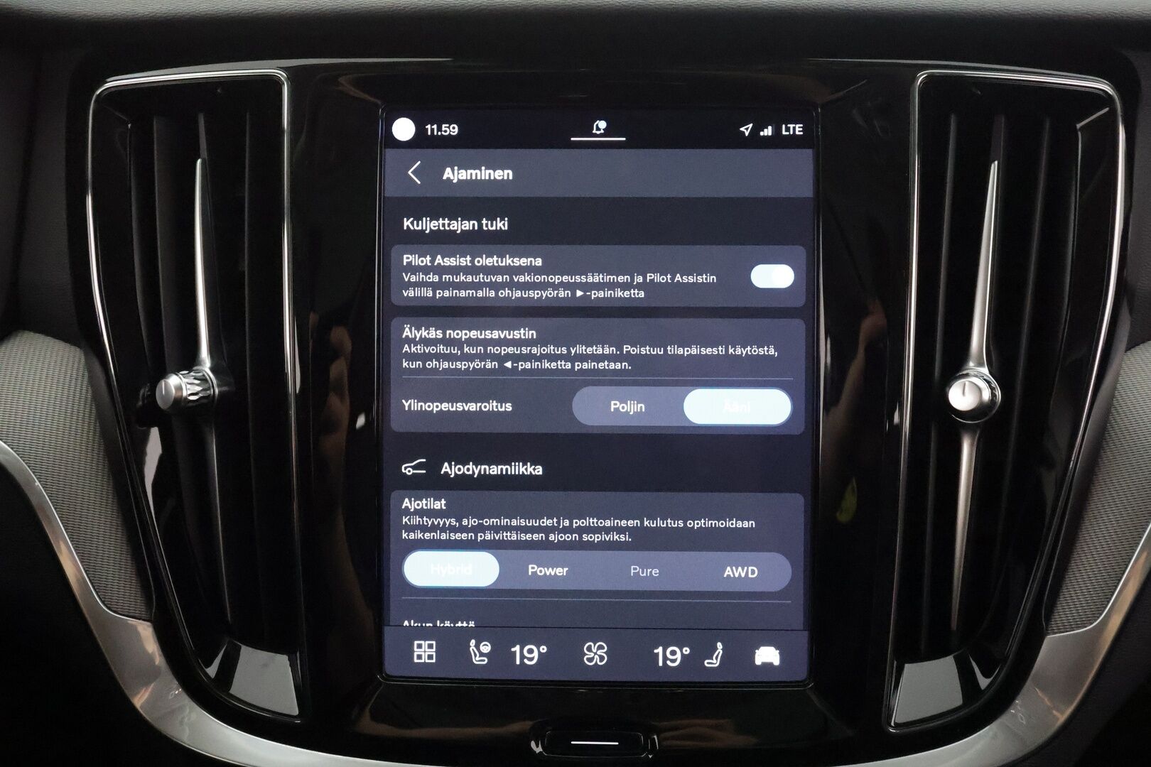 Volvo V60 2024 T6 AWD Long Range Plus Bright aut. - | ACC | Koukku | Sporttinahat muistilla | Panorama | Full-LED Active | P.kamera | BLIS | Pilot Assist | Keyless | 1-om suomiauto | 2x renkaat aluin |