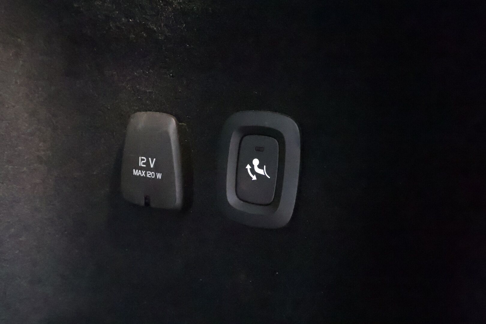 Volvo V60 2024 T6 AWD Long Range Plus Bright aut. - | ACC | Koukku | Sporttinahat muistilla | Panorama | Full-LED Active | P.kamera | BLIS | Pilot Assist | Keyless | 1-om suomiauto | 2x renkaat aluin |