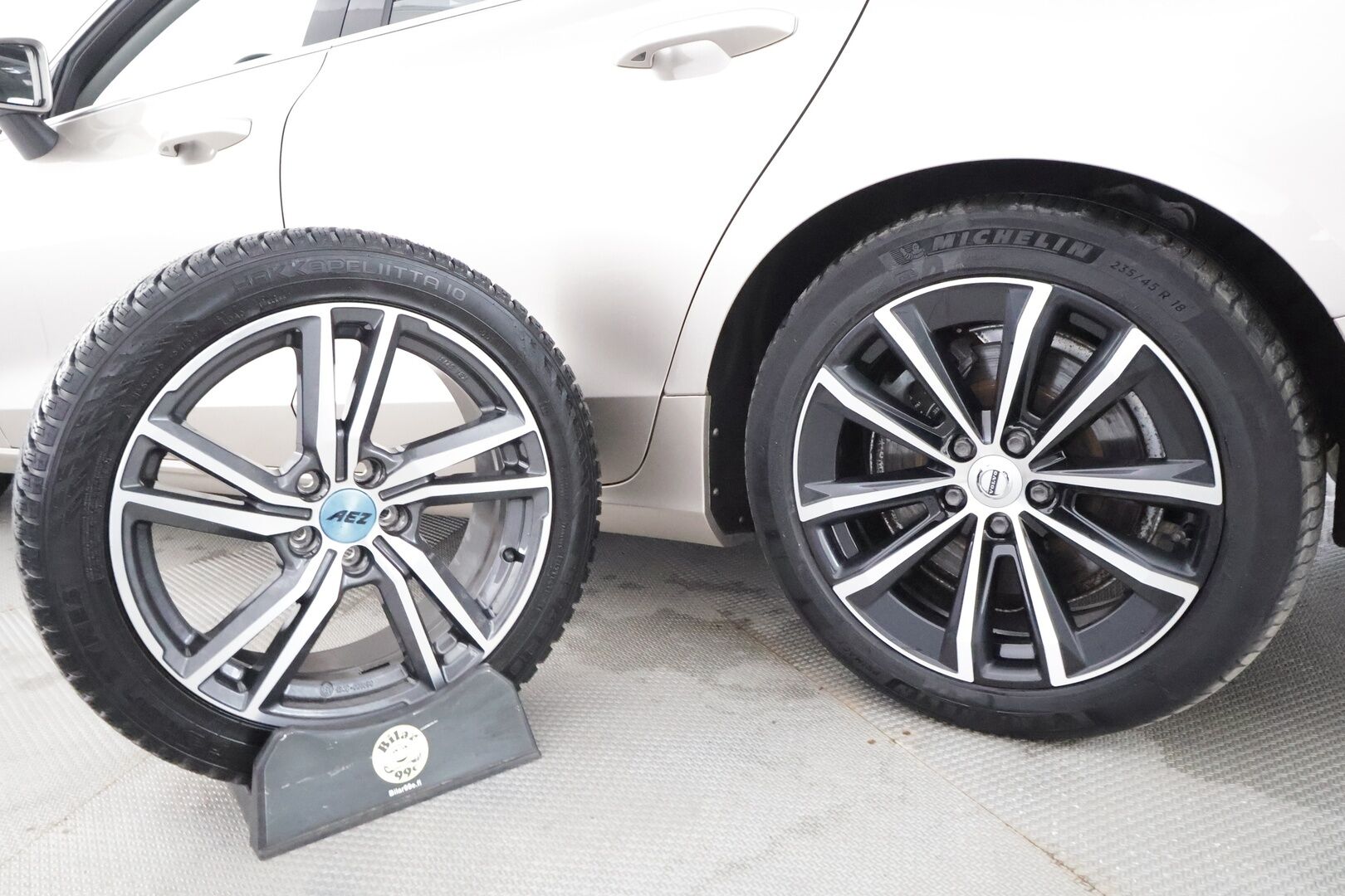 Volvo V60 2024 T6 AWD Long Range Plus Bright aut. - | ACC | Koukku | Sporttinahat muistilla | Panorama | Full-LED Active | P.kamera | BLIS | Pilot Assist | Keyless | 1-om suomiauto | 2x renkaat aluin |