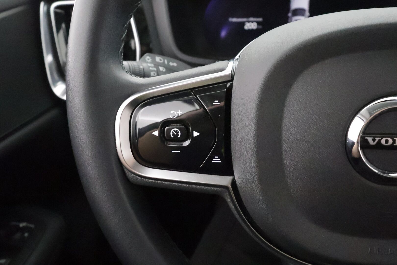 Volvo V60 2024 T6 AWD Long Range Plus Bright aut. - | ACC | Koukku | Sporttinahat muistilla | Panorama | Full-LED Active | P.kamera | BLIS | Pilot Assist | Keyless | 1-om suomiauto | 2x renkaat aluin |