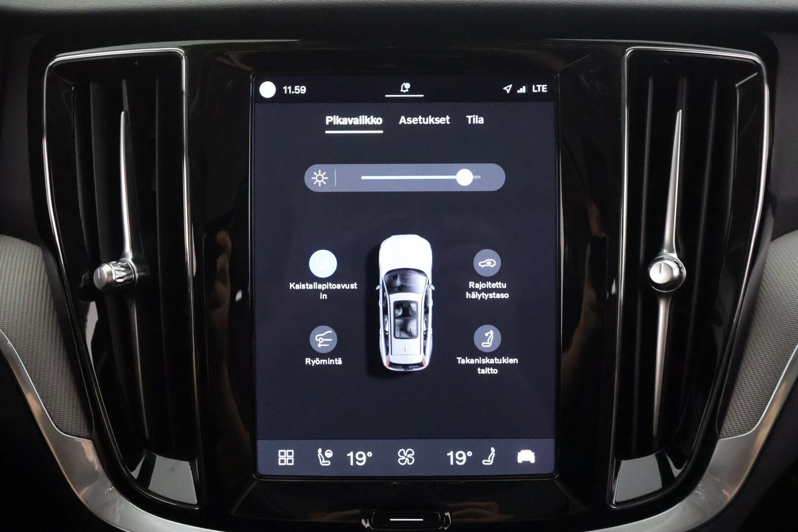 Volvo V60 2024 T6 AWD Long Range Plus Bright aut. - | ACC | Koukku | Sporttinahat muistilla | Panorama | Full-LED Active | P.kamera | BLIS | Pilot Assist | Keyless | 1-om suomiauto | 2x renkaat aluin |