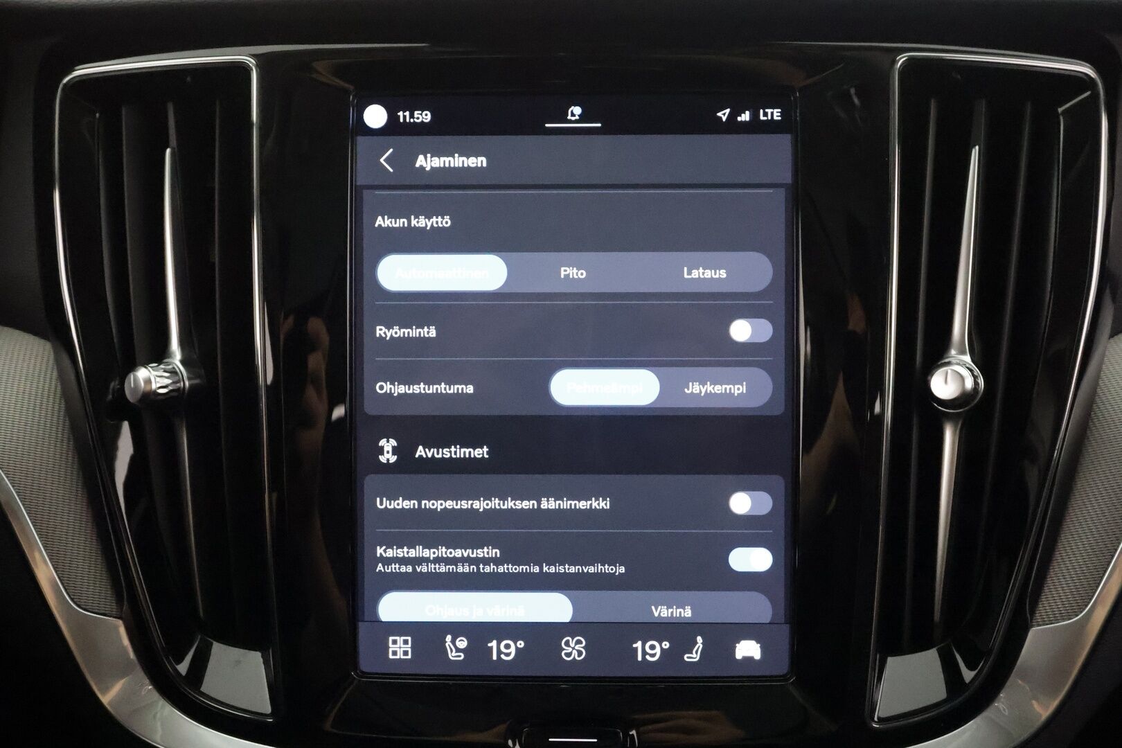 Volvo V60 2024 T6 AWD Long Range Plus Bright aut. - | ACC | Koukku | Sporttinahat muistilla | Panorama | Full-LED Active | P.kamera | BLIS | Pilot Assist | Keyless | 1-om suomiauto | 2x renkaat aluin |