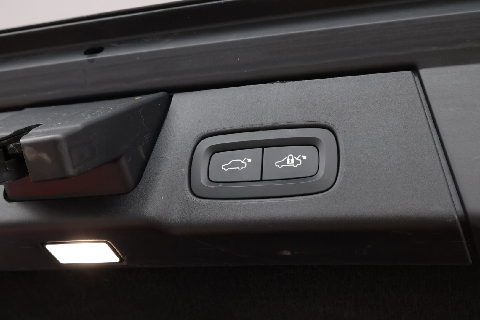 Volvo V90 Cross Country 2019 D4 AWD Plus aut Polestar Engineered * Webasto / Adapt.Vakkari / Hierovat & Ilmastoidut Sporttinahat / 360-Kamera / Koukku - SUPERVARUSTEET / Harvoin tarjolla / Juuri tullut Tampereelle!