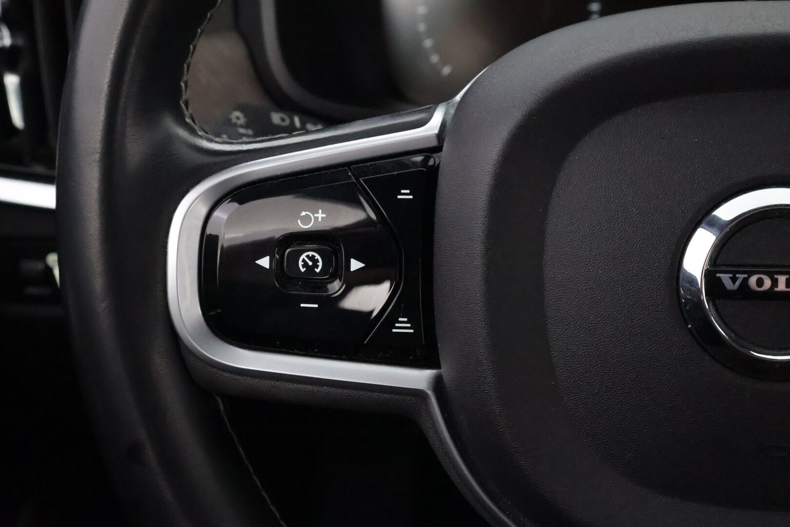 Volvo V90 Cross Country 2019 D4 AWD Plus aut Polestar Engineered * Webasto / Adapt.Vakkari / Hierovat & Ilmastoidut Sporttinahat / 360-Kamera / Koukku - SUPERVARUSTEET / Harvoin tarjolla / Juuri tullut Tampereelle!