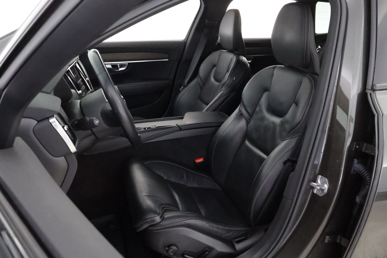 Volvo V90 Cross Country 2019 D4 AWD Plus aut Polestar Engineered * Webasto / Adapt.Vakkari / Hierovat & Ilmastoidut Sporttinahat / 360-Kamera / Koukku - SUPERVARUSTEET / Harvoin tarjolla / Juuri tullut Tampereelle!