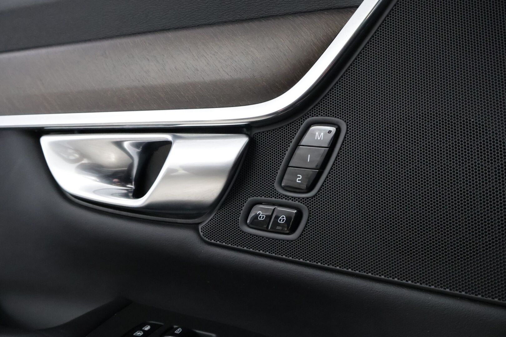 Volvo V90 Cross Country 2019 D4 AWD Plus aut Polestar Engineered * Webasto / Adapt.Vakkari / Hierovat & Ilmastoidut Sporttinahat / 360-Kamera / Koukku - SUPERVARUSTEET / Harvoin tarjolla / Juuri tullut Tampereelle!