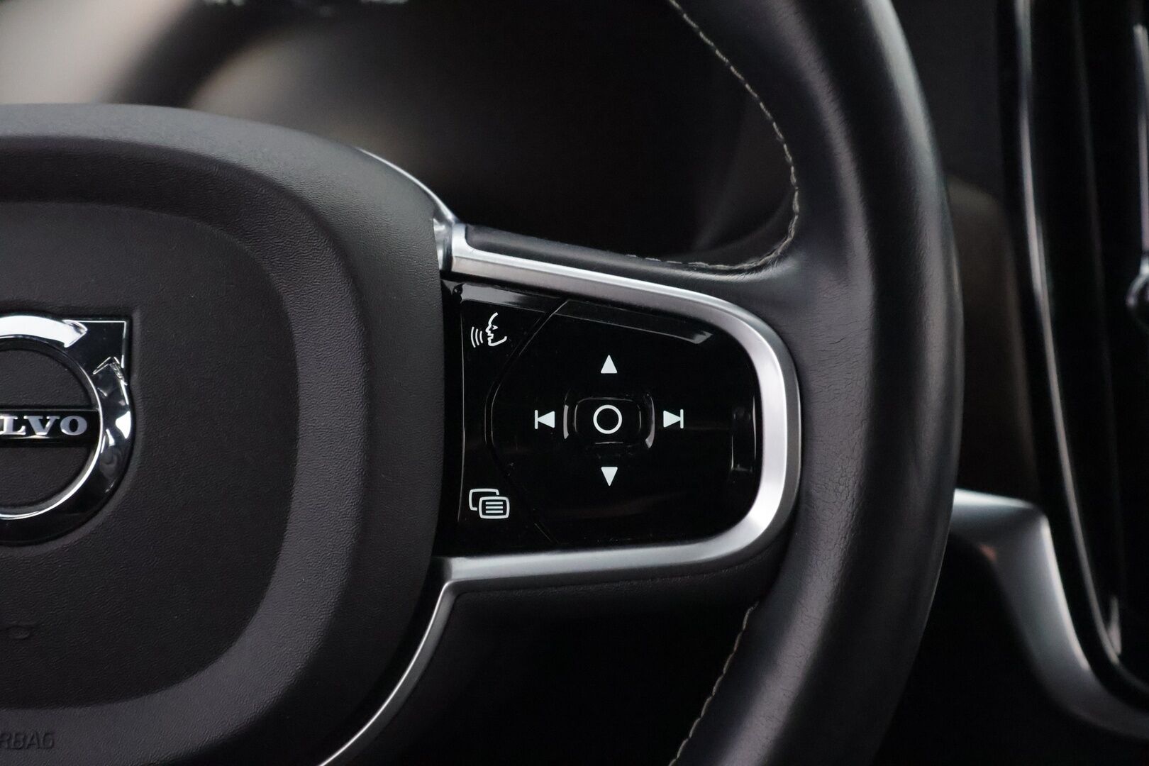 Volvo V90 Cross Country 2019 D4 AWD Plus aut Polestar Engineered * Webasto / Adapt.Vakkari / Hierovat & Ilmastoidut Sporttinahat / 360-Kamera / Koukku - SUPERVARUSTEET / Harvoin tarjolla / Juuri tullut Tampereelle!