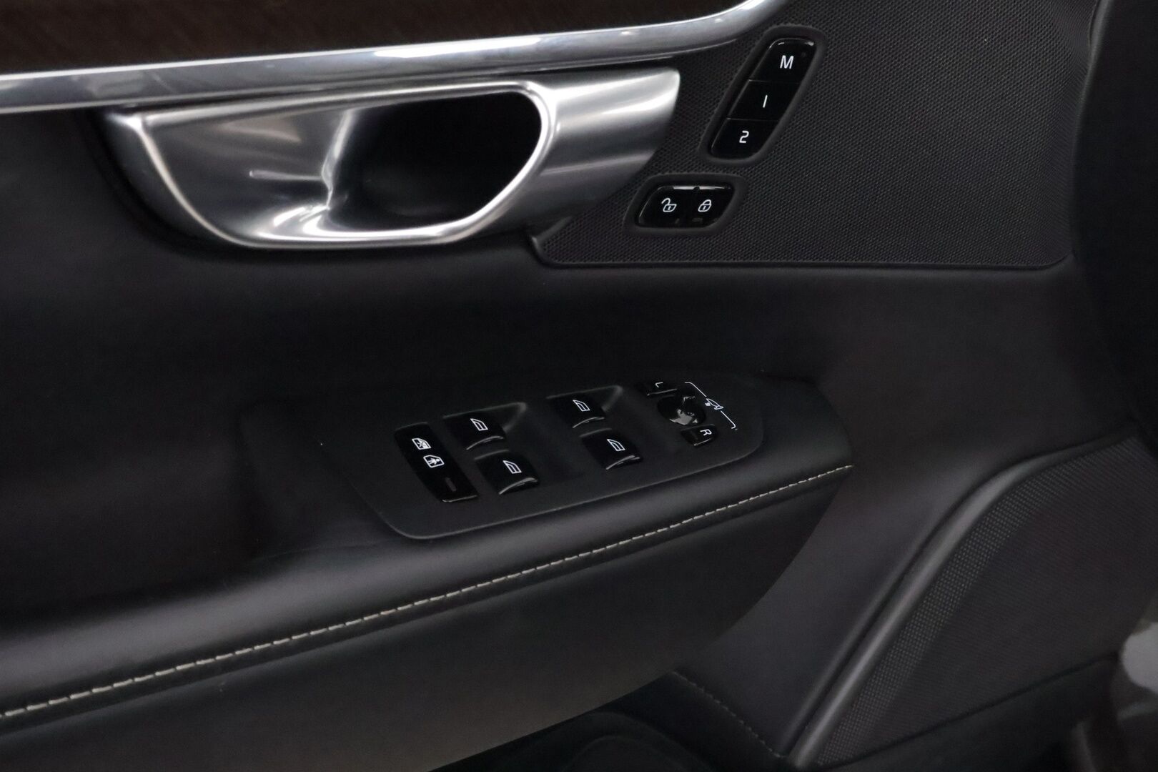 Volvo V90 Cross Country 2019 D4 AWD Plus aut Polestar Engineered * Webasto / Adapt.Vakkari / Hierovat & Ilmastoidut Sporttinahat / 360-Kamera / Koukku - SUPERVARUSTEET / Harvoin tarjolla / Juuri tullut Tampereelle!