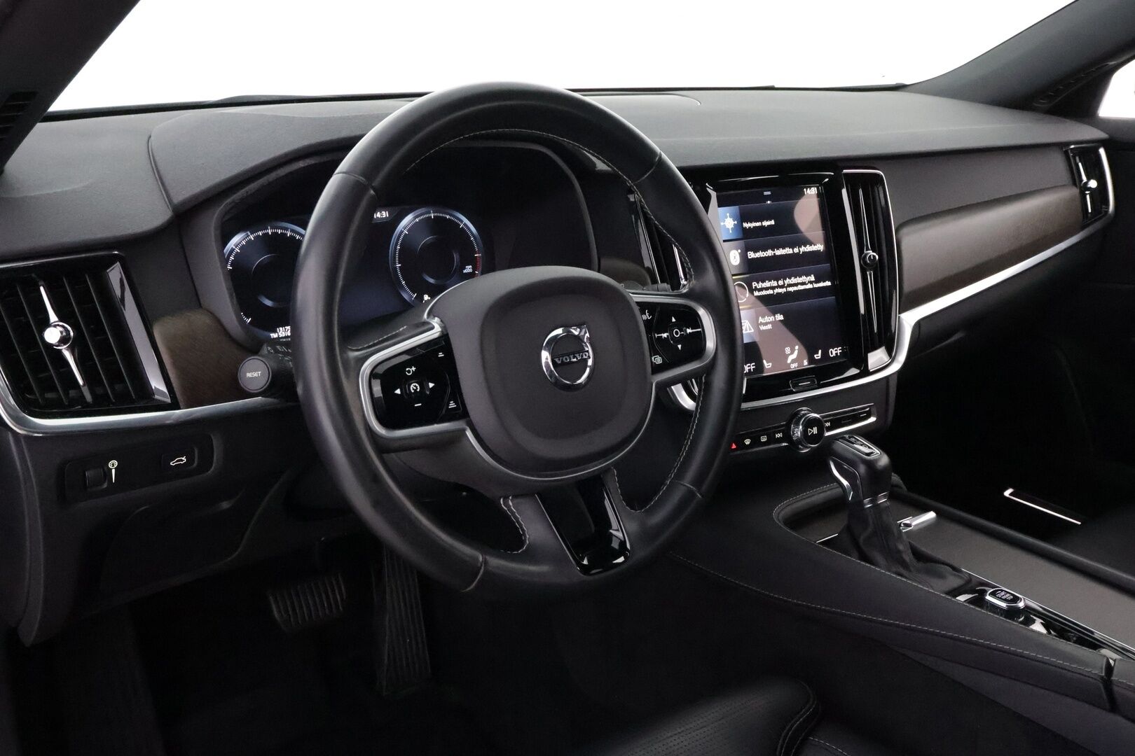 Volvo V90 Cross Country 2019 D4 AWD Plus aut Polestar Engineered * Webasto / Adapt.Vakkari / Hierovat & Ilmastoidut Sporttinahat / 360-Kamera / Koukku - SUPERVARUSTEET / Harvoin tarjolla / Juuri tullut Tampereelle!