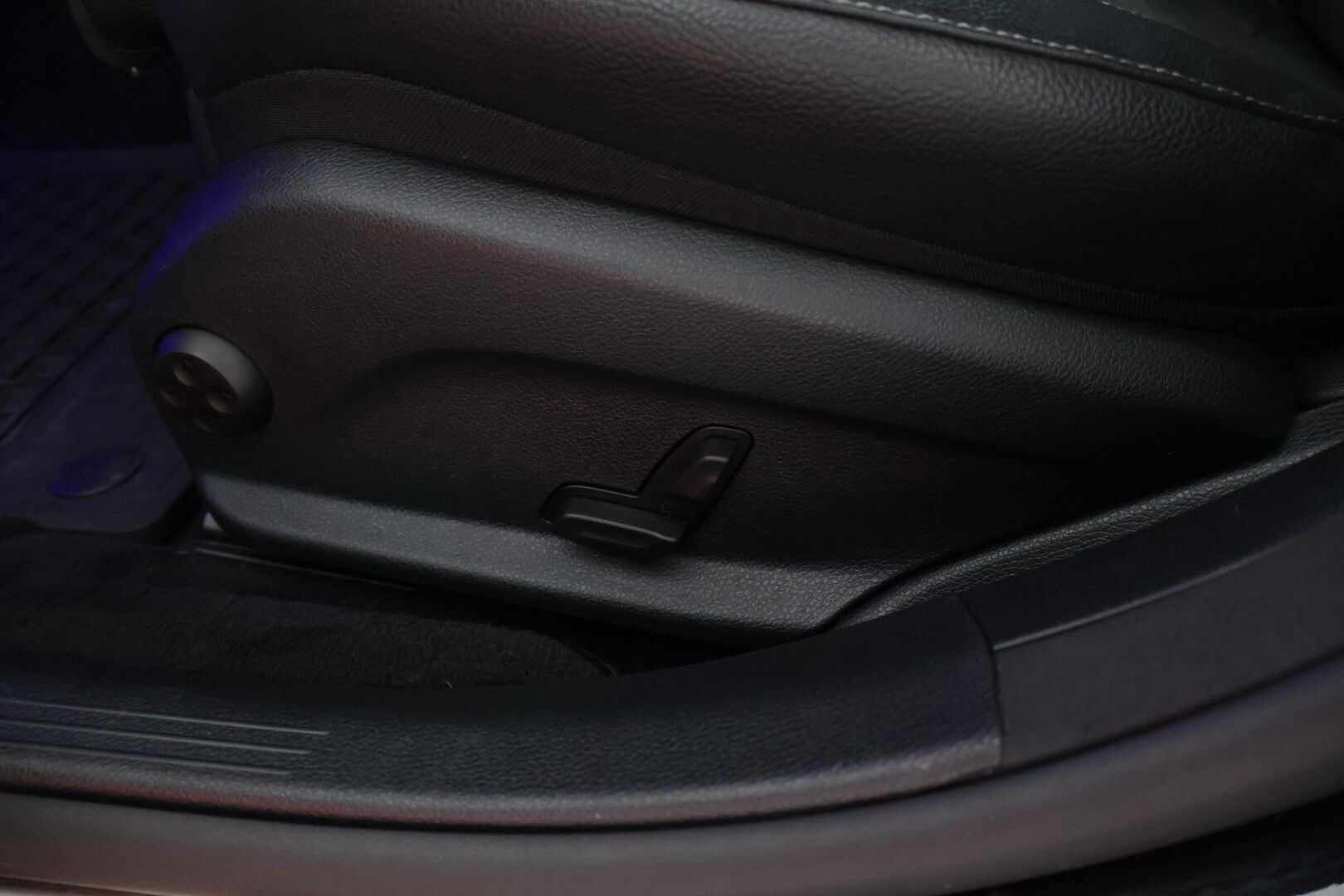 Mercedes-Benz E 2020 300 de T A Business AMG Edition EQ Power * Distronic+ / Multibeam LED / Widescreen / P.Kamera / BLIS * - Adapt. Cruise / Vetokoukku / Asialliset varusteet! - Osta nyt, maksa vasta ensi vuonna