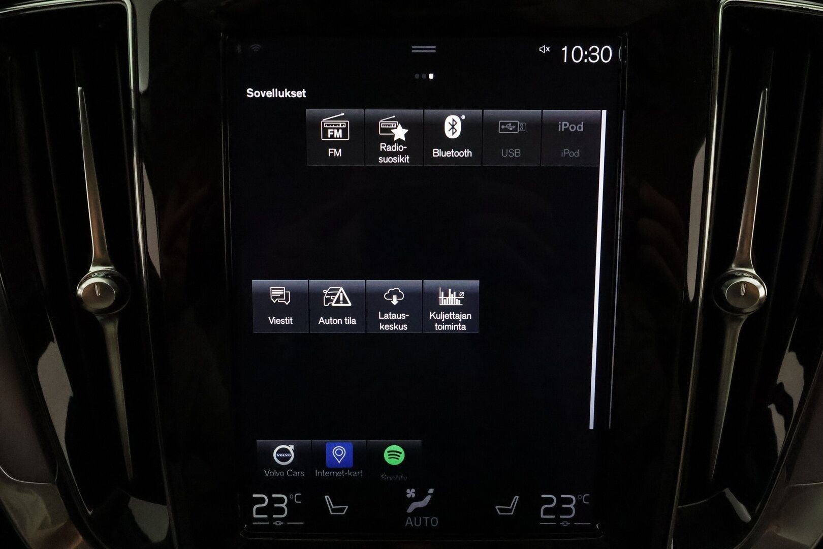Volvo V60 2020 D4 AWD Momentum aut. *ACC / Webasto / Vaaleat nahat / Navi / LED / Koukku / P.kamera* - Kahdet renkaat aluvanteilla