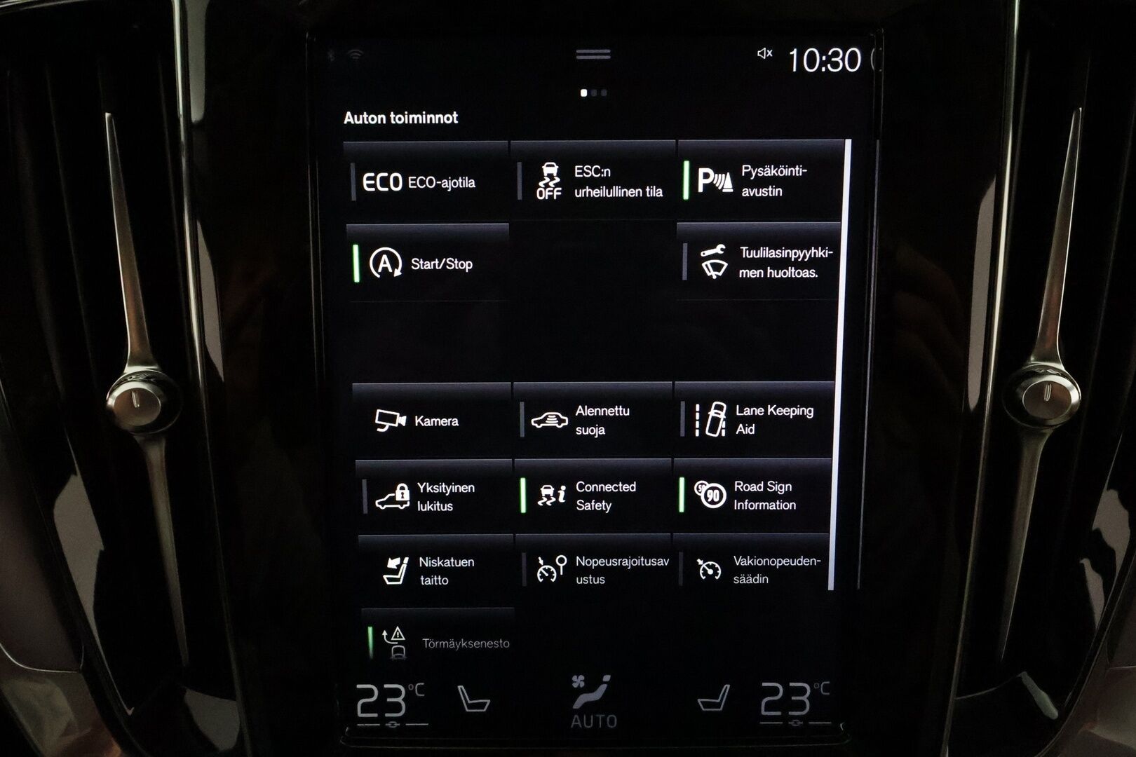 Volvo V60 2020 D4 AWD Momentum aut. *ACC / Webasto / Vaaleat nahat / Navi / LED / Koukku / P.kamera* - Kahdet renkaat aluvanteilla
