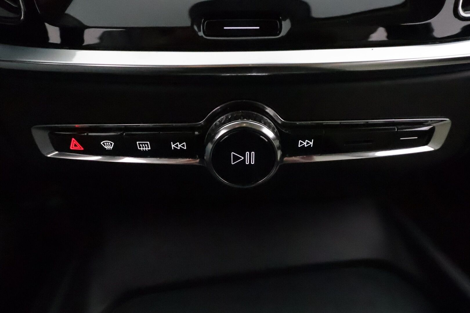 Volvo V60 2020 D4 AWD Momentum aut. *ACC / Webasto / Vaaleat nahat / Navi / LED / Koukku / P.kamera* - Kahdet renkaat aluvanteilla