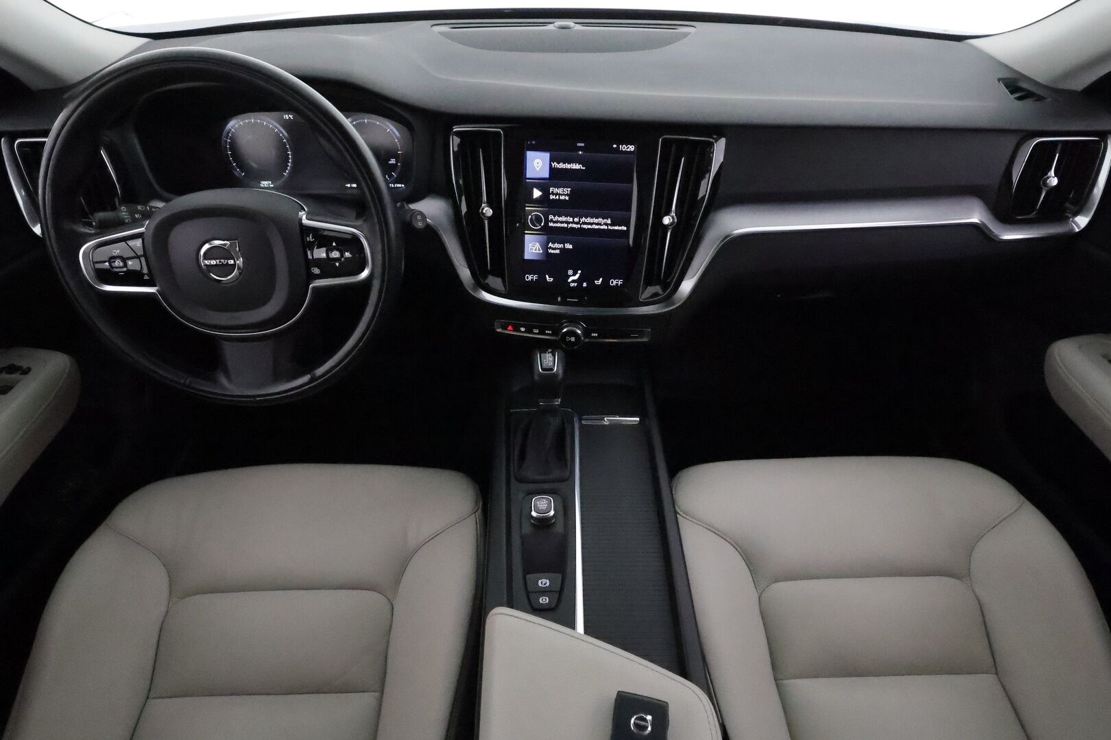 Volvo V60 2020 D4 AWD Momentum aut. *ACC / Webasto / Vaaleat nahat / Navi / LED / Koukku / P.kamera* - Kahdet renkaat aluvanteilla