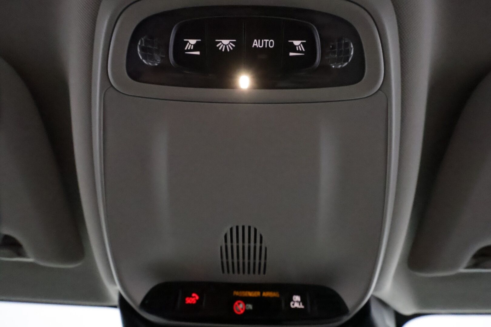 Volvo V60 2020 D4 AWD Momentum aut. *ACC / Webasto / Vaaleat nahat / Navi / LED / Koukku / P.kamera* - Kahdet renkaat aluvanteilla