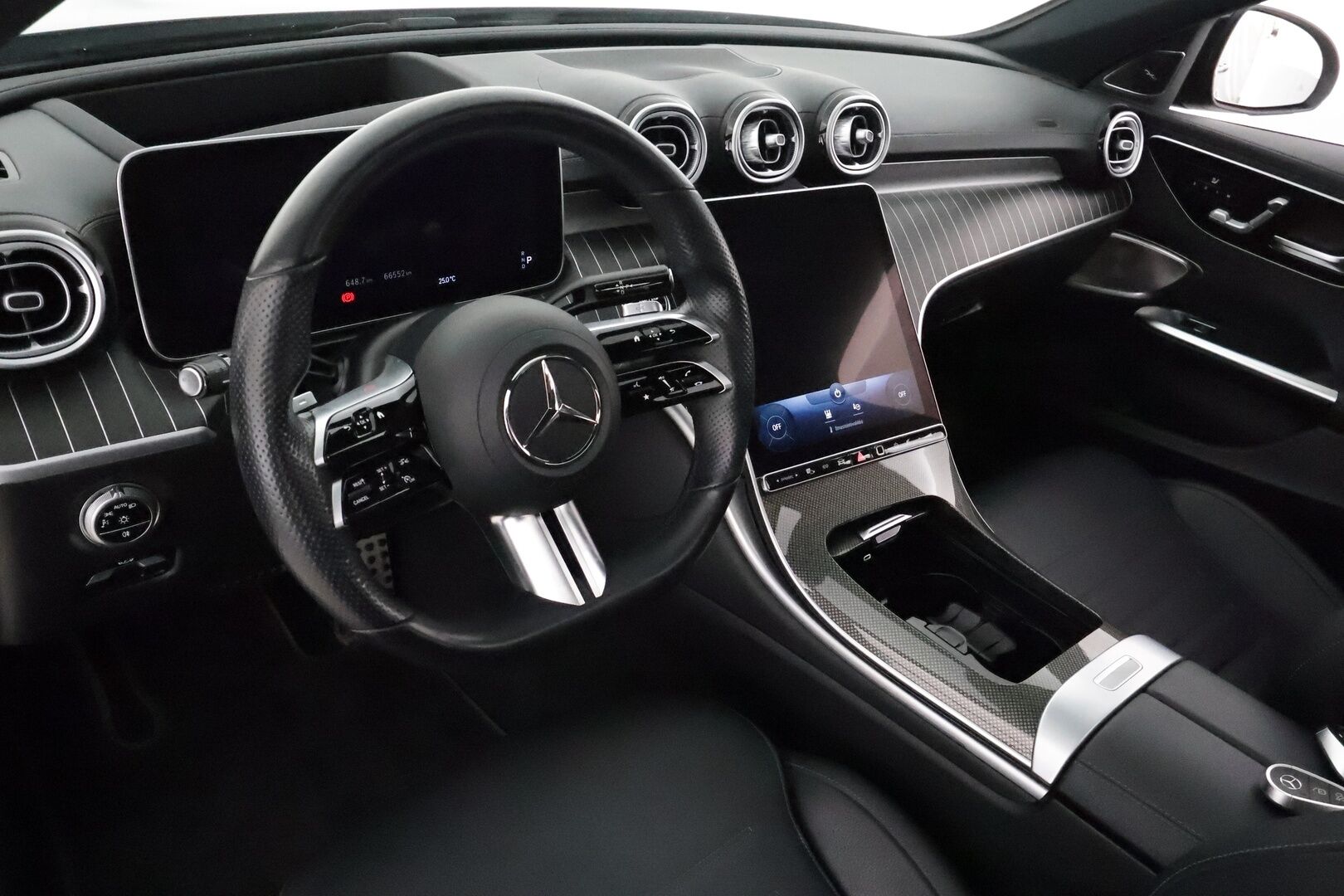 MERCEDES-BENZ C 2022 300e T A Premium Business AMG **Distronic+ / Burmester / Panorama / HUD / 360° / Muistinahat / Digital-LED / Koukku* - 3,99 % KORKOTARJOUS TÄHÄN AUTOON - 2x Latauskaapelit / **HUIPPU VARUSTEET**
